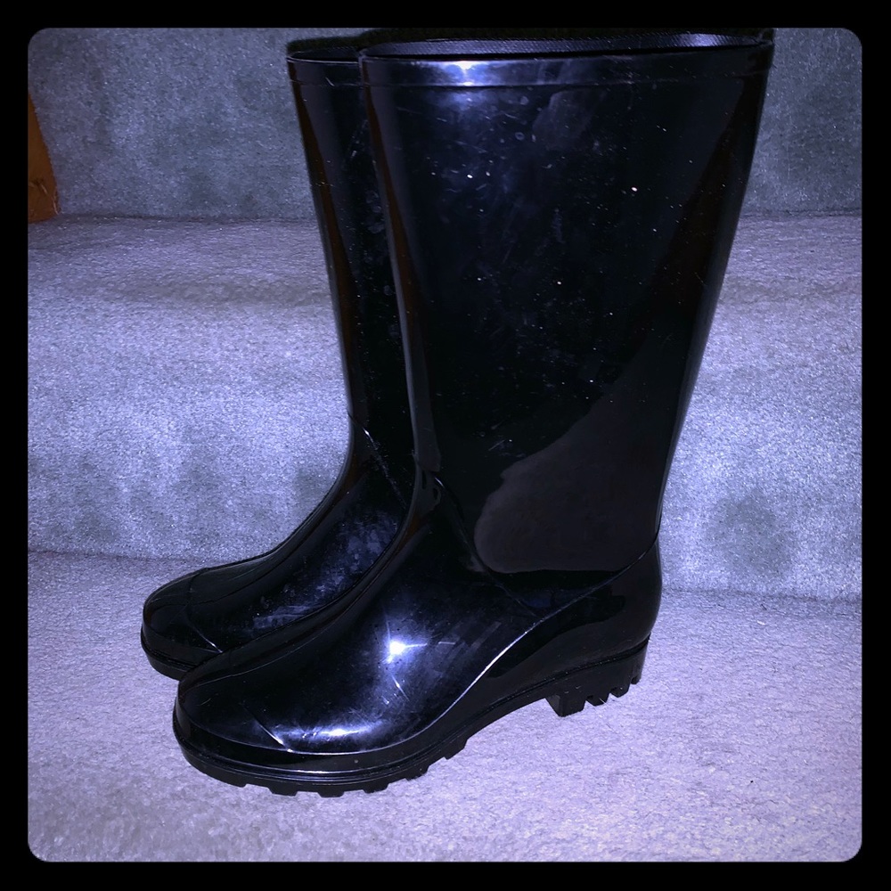 Black rain boots women’s size 7